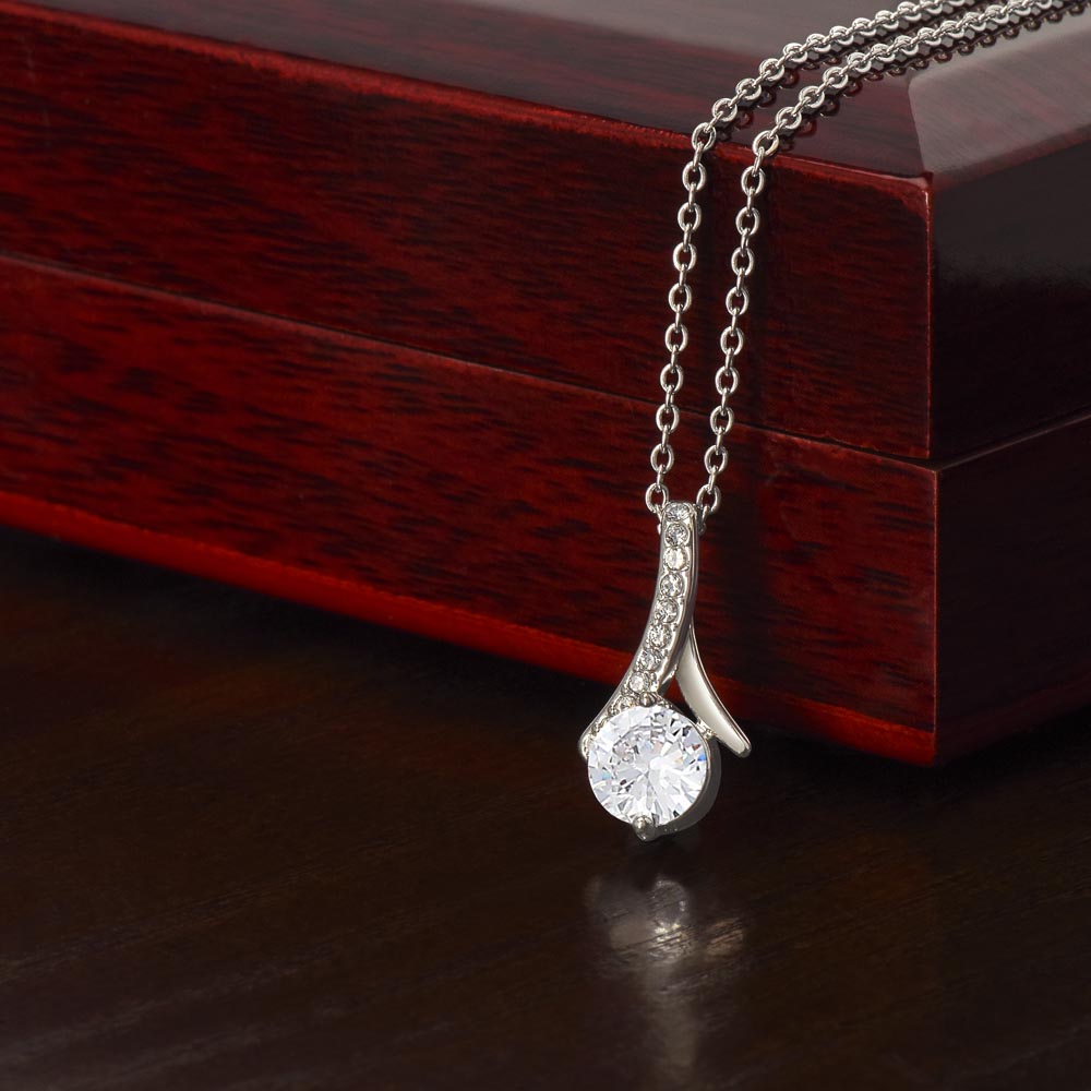 Alluring Beauty Necklace – She'll Think You Finally Grew Taste